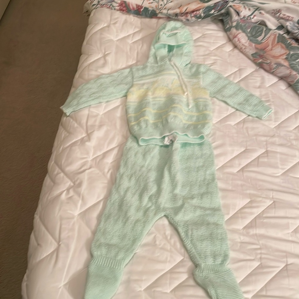 Preowned but in excellent condition, two piece infant 6-9 months old knit outfit